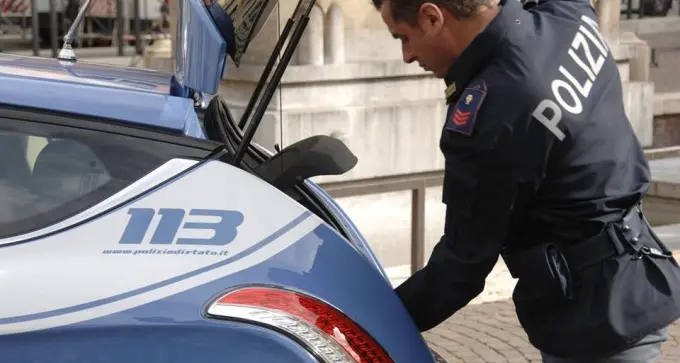 Genitori accoltellati nel sonno: arrestato il figlio 14enne, dramma a Ravenna