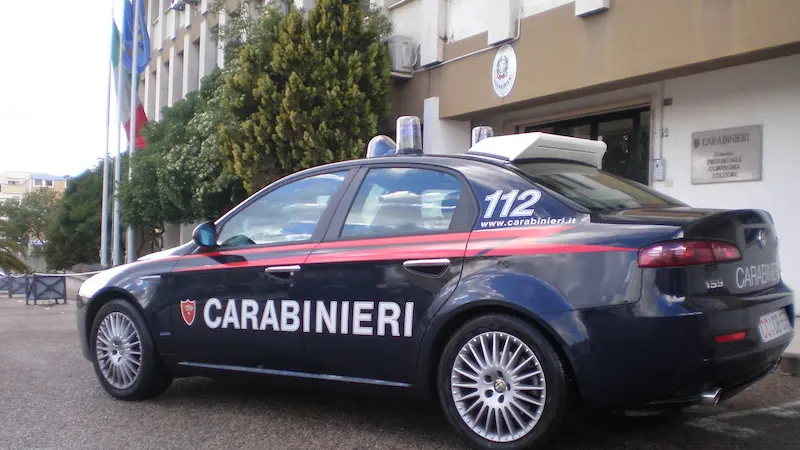 Sassari. Sequestrata e picchiata per dieci giorni, costretta a mangiare cibo dal pavimento