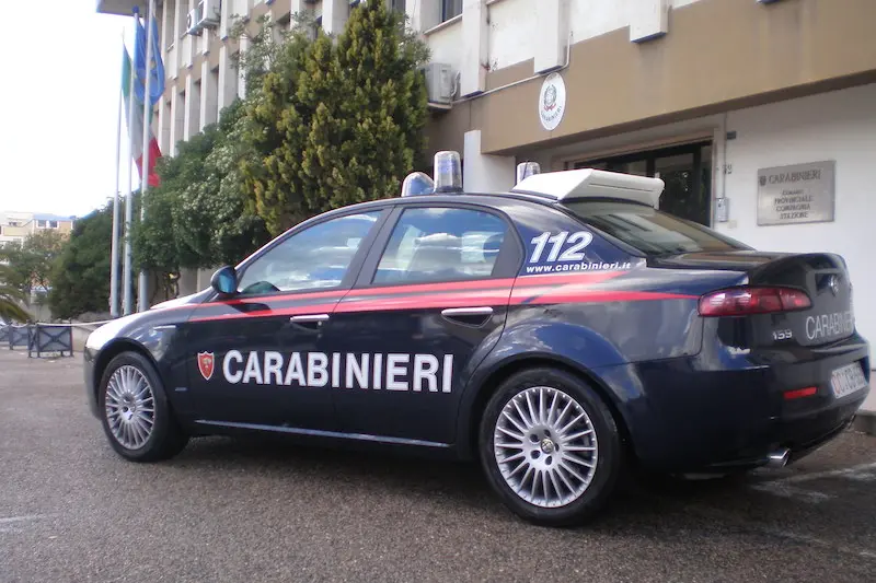 Sassari. Sequestrata e picchiata per dieci giorni, costretta a mangiare cibo dal pavimento