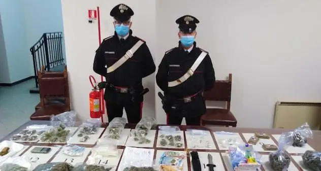 Cagliari. Blitz dei carabinieri: in casa marijuana e hashish, arrestato 23enne