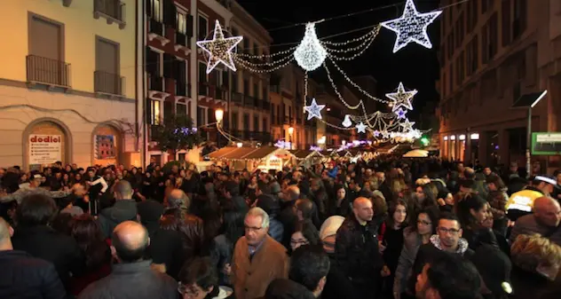 Torna il Mercatino di Natale tradizionale in piazza Yenne e corso Vittorio Emanuele II