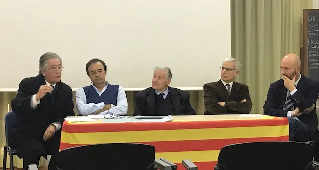 Mobilitazione degli ex sindaci di Alghero contro la chiusura della sede cittadina della Generalitat de Catalunya