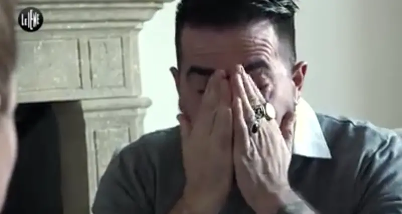 \"Un cantante famoso ha abusato di me quando avevo 16 anni\"