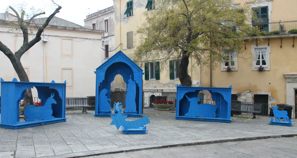 Il presepe Blu ftalo in piazza Duomo