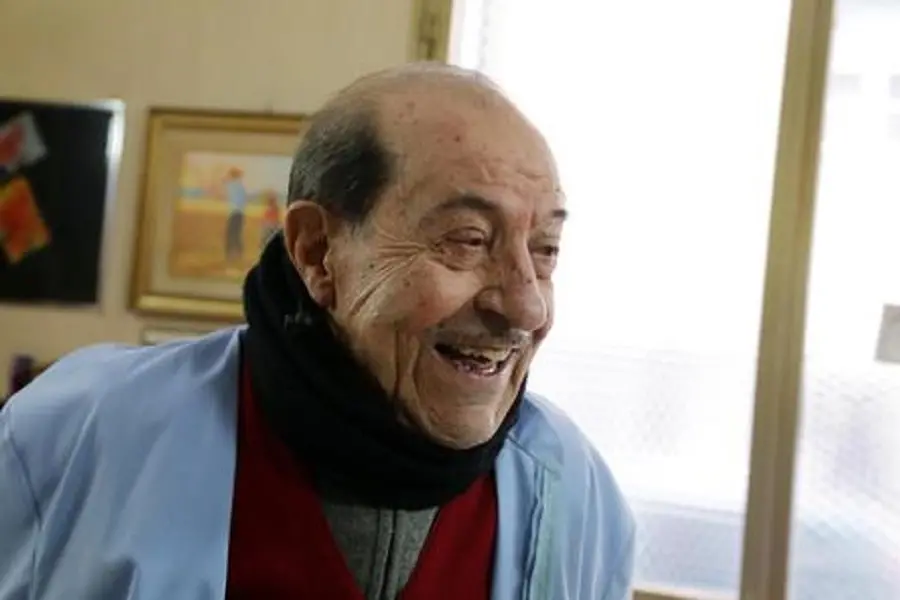  Antonio Cardia, 90 anni, e 81 di professione \\u00E8 il barbiere pi\\u00F9 longevo d\\'Italia, 14 dicembre 2017. ANSA/ENRICO LOCCI 