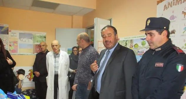 Consegnati regali di Natali per i piccoli pazienti dell'ospedale Civile “San Martino\"