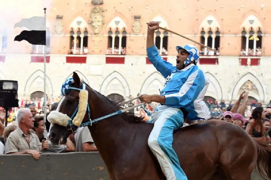 The horse Porto Alabe and jockey Carlo Sanna, also kwnow as \\'Brigante\\' of the district \"Onda\" wins the historical Italian horse race \"Palio di Siena\" on August 16, 2017 in Siena.\\nANSA/CLAUDIO GIOVANNINI