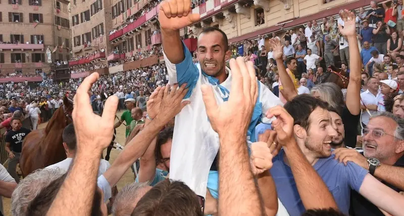 Il fantino Carlo Sanna, vincitore del Palio di Siena, è il “Sardo dell’anno 2017”