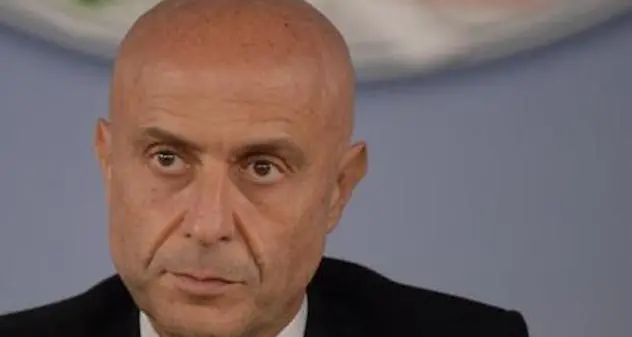 Attentati intimidatori contro i sindaci: attesa la visita del ministro Minniti in Sardegna