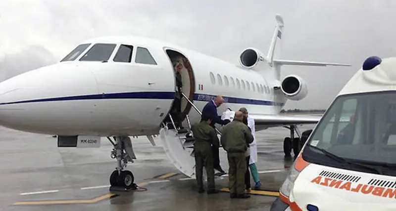 Bimba di due mesi in imminente pericolo di vita trasportata a Roma a bordo di un Falcon dell'Aeronautica Militare