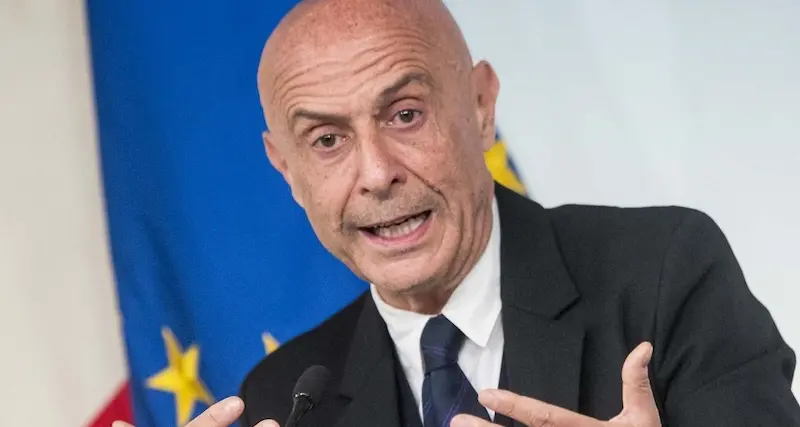 Attentati in Sardegna. Nuoro blindata per la visita di Minniti