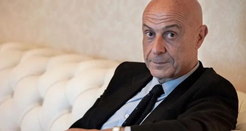 Migranti e attentati ai sindaci, il ministro Minniti arriva a Nuoro