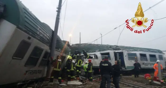 Treno deraglia alle porte di Milano: tre morti e dieci feriti