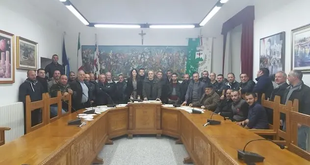 Anche a Bono i pastori restituiscono le tessere elettorali