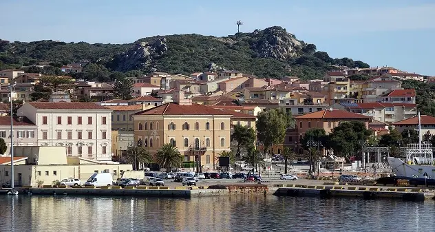 Isole Covid-free. A La Maddalena somministrate dosi a 80% popolazione vaccinabile