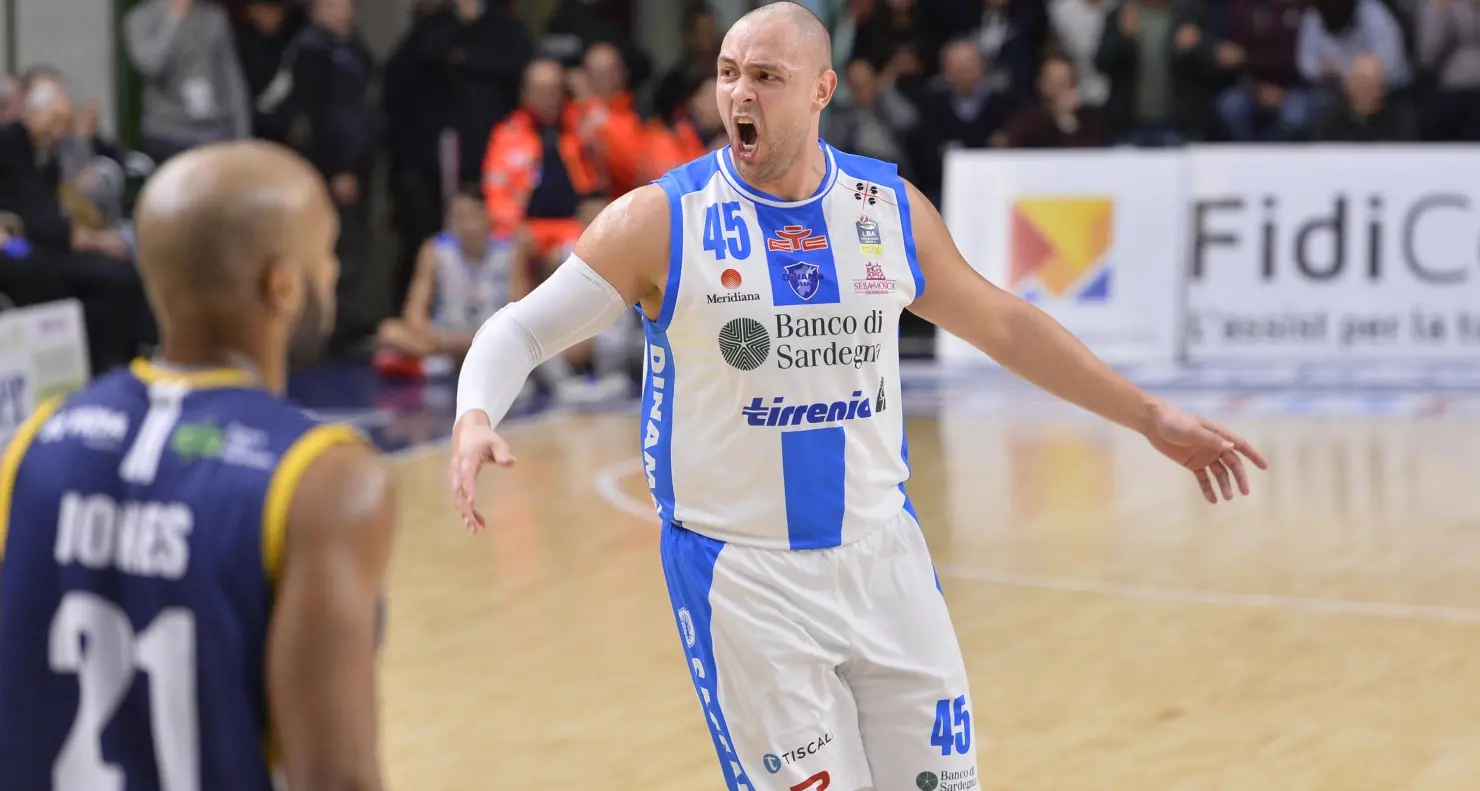 Dinamo Banco di Sardegna: rinnovato il contratto a Jonathan Tavernari