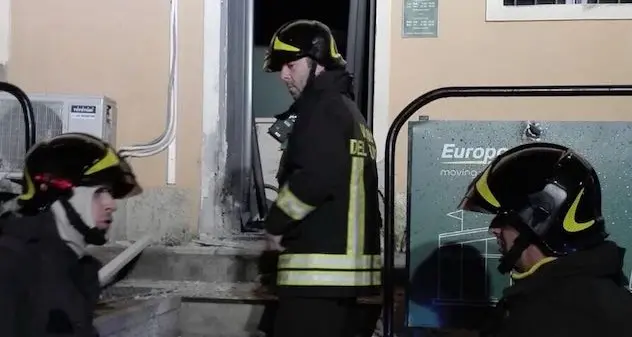 Attentato esplosivo nella notte: presa di mira l'agenzia \"Europcar\"