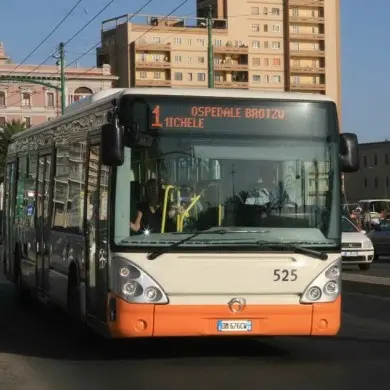 Presentati a Cagliari 45 nuovi bus elettrici per il CTM