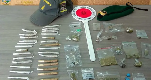 Controlli antidroga: sequestrati marijuana, hashish e spinelli. Segnalate 27 persone alla prefettura