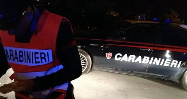 Prende a bastonate l'amico: denunciato un giovane