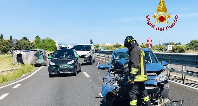 Incidente lungo la SS 130, coinvolte tre auto