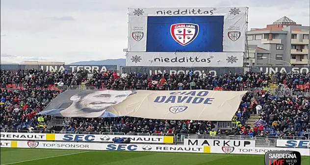 “Ciao Davide”, il cordoglio dei tifosi al Sardegna Arena: stasera la santa messa a Bonaria