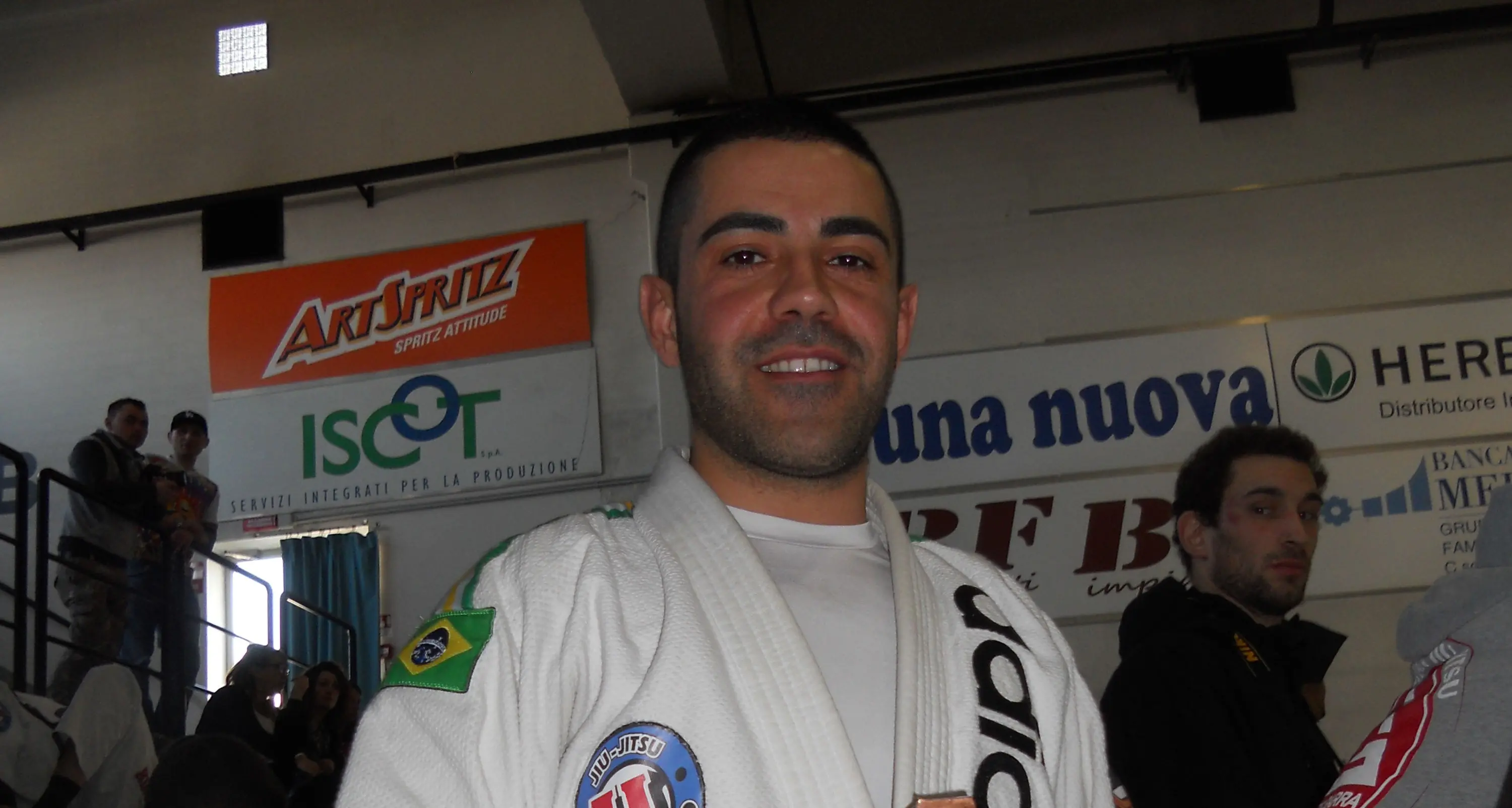 Arti Marziali. Arriva il Brazilian jiu jitsu. Un istruttore di Ovodda insegna in palestra a Nuoro la nuova disciplina