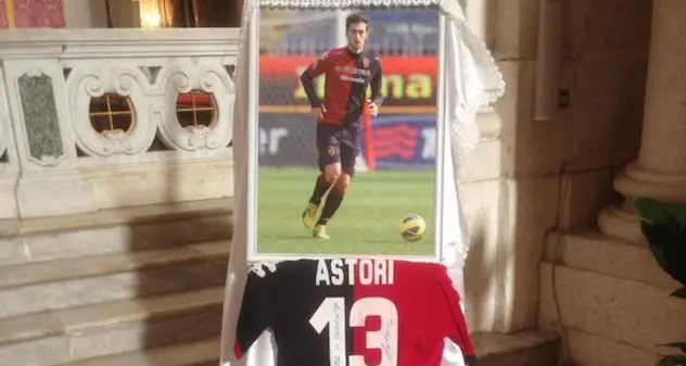 Il saluto di Cagliari a Davide Astori: \"Lo meritava\"