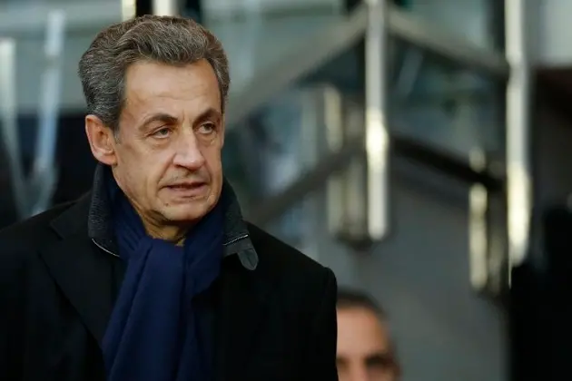 Nicolas Sarkozy, former head of the Les Republicains political party, attends a French Ligue 1 Paris St Germain soccer match in Paris, France, on the eve of French center-right primary elections, November 19, 2016.   REUTERS/Gonzalo Fuentes - LR1ECBJ1B73NR