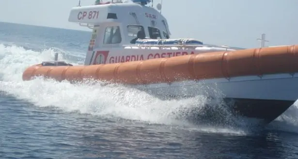 Gommone incagliato all’Isola Piana: salvate due persone