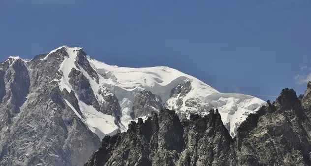 Dispersi due sciatori italiani dopo valanga sul Monte Bianco