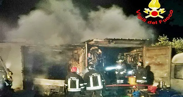Fiamme in casa sulla Pedemontana, paura per una famiglia