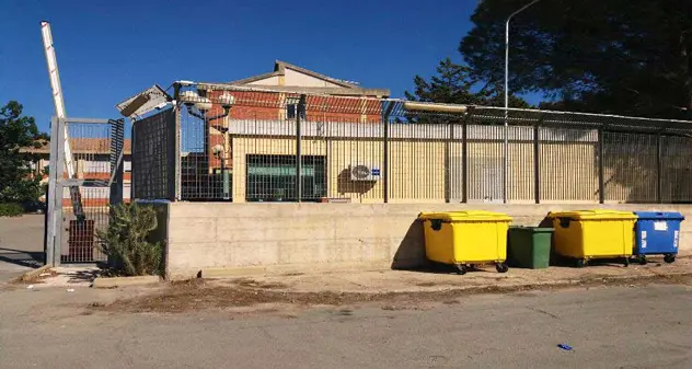 Centro migranti, stipendi in ritardo: “Noi lavoratori abbandonati pronti allo sciopero”