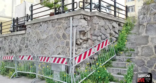 San Michele, fogne a cielo aperto, topi e muri che crollano: “Tour del degrado”