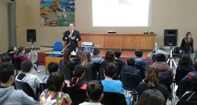 La Guardia Costiera celebra la Giornata del mare e della cultura marinara: coinvolti 150 studenti
