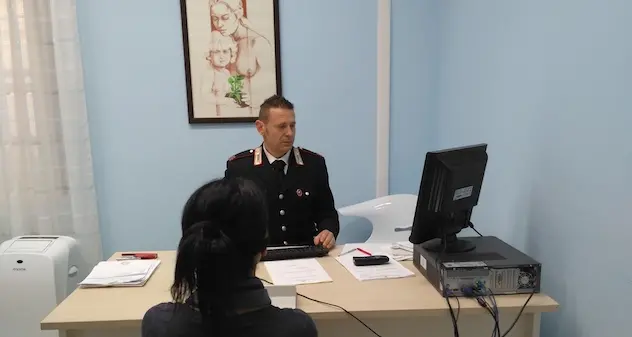 Non si rassegna alla fine della storia d'amore, minaccia e perseguita la ex: denunciato 40enne