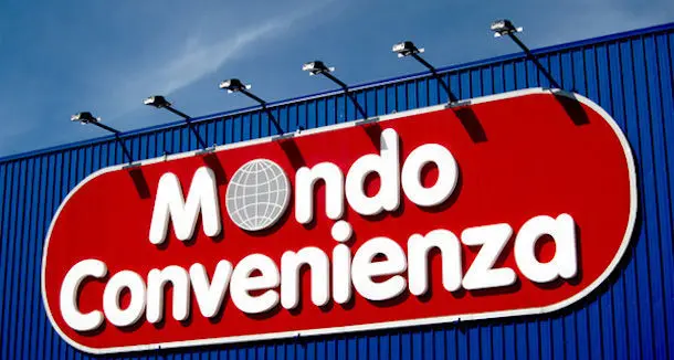 Mondo Convenienza sostituisce chi sciopera: \"24 lavoratori e 12 furgoni da Cagliari a Milano\"