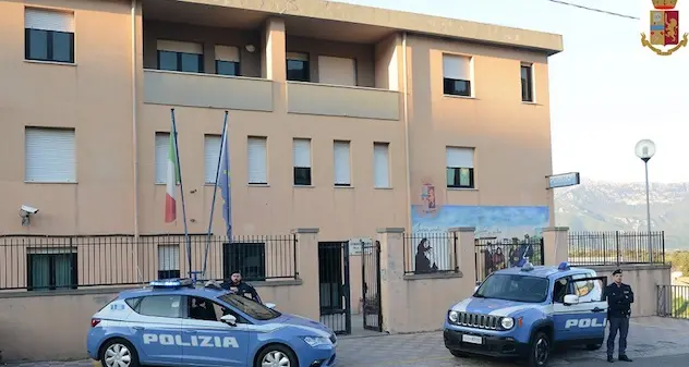 Minacce e palline di carta contro l'autista: identificati e denunciati 15 minorenni