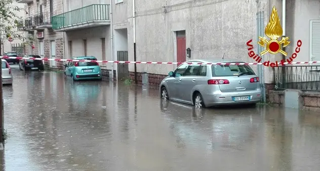 Allagamento in corso a Bosa: gravi disagi e Vigili del fuoco in azione