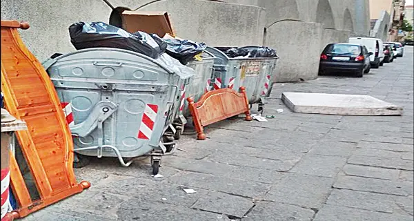 L’altra faccia di ‘monumenti aperti'. Truzzu: “Accade davanti al palazzo del Consiglio”