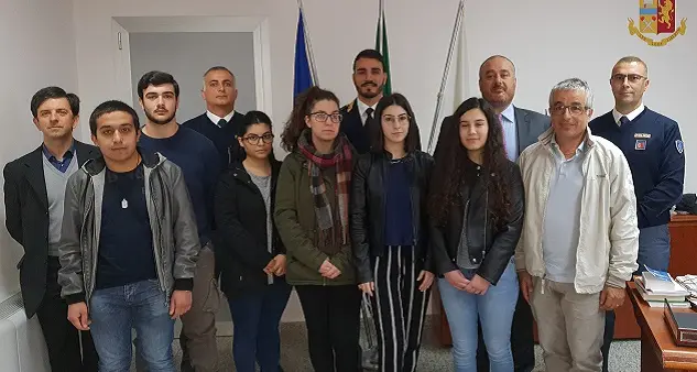 Alternanza scuola-lavoro. Esperienza in Polizia per alcuni studenti dell'ITI \"Othoca\" di Oristano