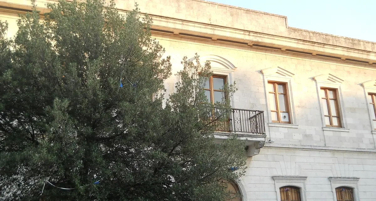 Francesco Cossu e le sue “Anime Intossicate” in aula consiliare