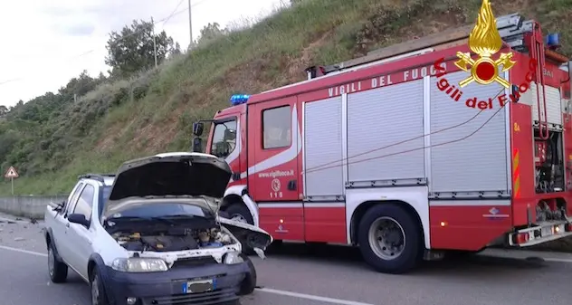 Scontro frontale tra auto e moto: grave un giovane motociclista di Lanusei