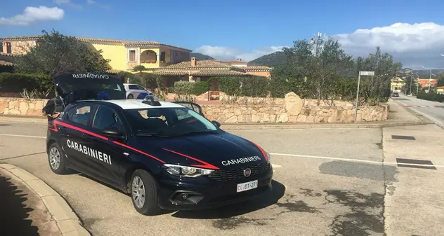 Vacanza in Sardegna da incubo per un turista tedesco: Smart depredata