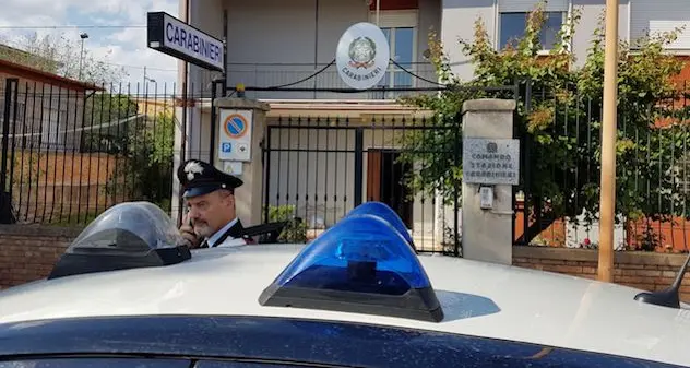 Paga con un assegno rubato: denunciato 55enne