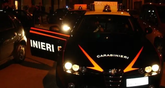 Ubriaca alla guida finisce su un'auto in sosta: denunciata dai Carabinieri