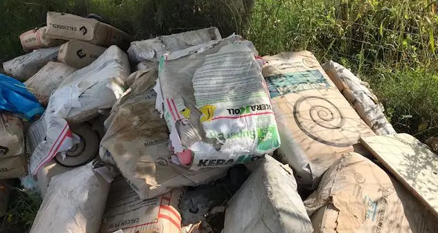 Raccolta differenziata porta a porta: presi d'assalto i cassonetti ancora presenti in alcune zone della città. LE FOTO