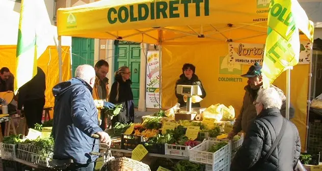 Personal trainer e dieta Mediterranea testimonial del buon cibo nei mercati di Campagna Amica