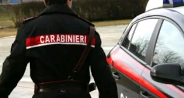 Finti poliziotti rubano soldi e gioielli a un'anziana