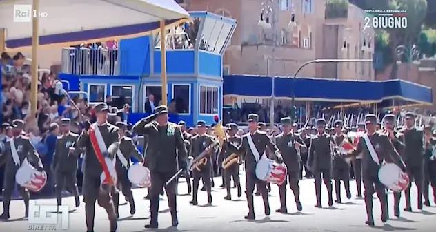 Festa della Repubblica: il passaggio della Brigata Sassari. VIDEO